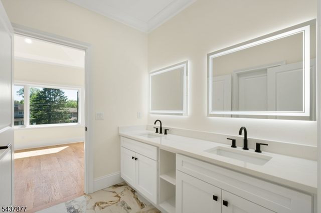13 Harding Pl, Livingston Twp., NJ 07039