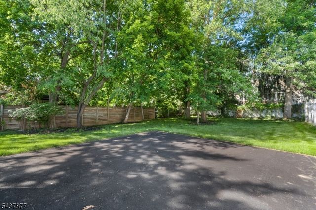 13 Harding Pl, Livingston Twp., NJ 07039