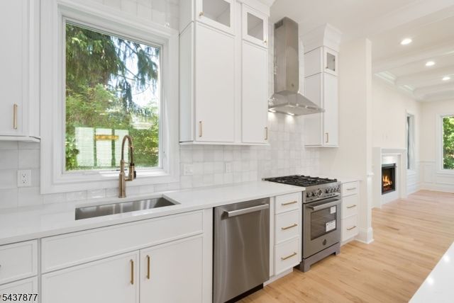 13 Harding Pl, Livingston Twp., NJ 07039