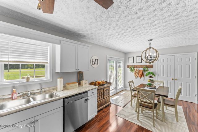 60 Gateway Ct, Smiths Grove, KY 42171