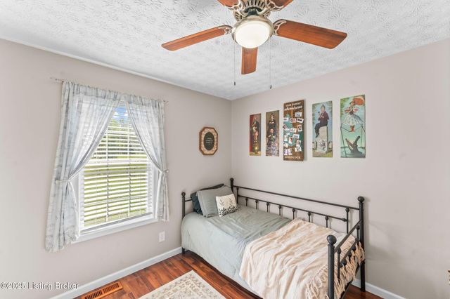 60 Gateway Ct, Smiths Grove, KY 42171