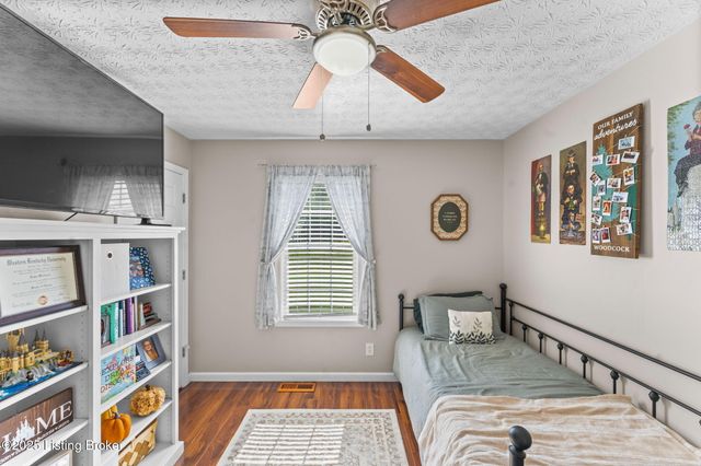 60 Gateway Ct, Smiths Grove, KY 42171