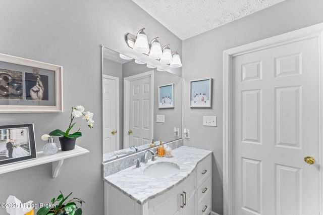 60 Gateway Ct, Smiths Grove, KY 42171