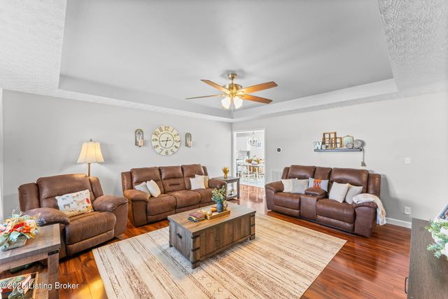 60 Gateway Ct, Smiths Grove, KY 42171