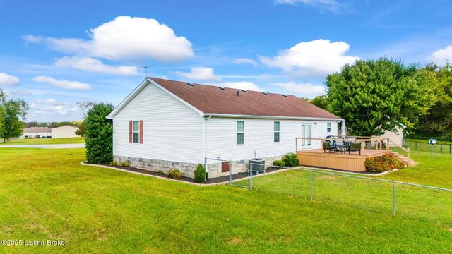 60 Gateway Ct, Smiths Grove, KY 42171