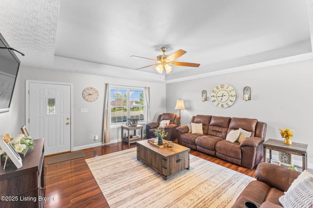 60 Gateway Ct, Smiths Grove, KY 42171