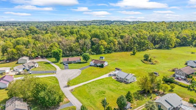 60 Gateway Ct, Smiths Grove, KY 42171