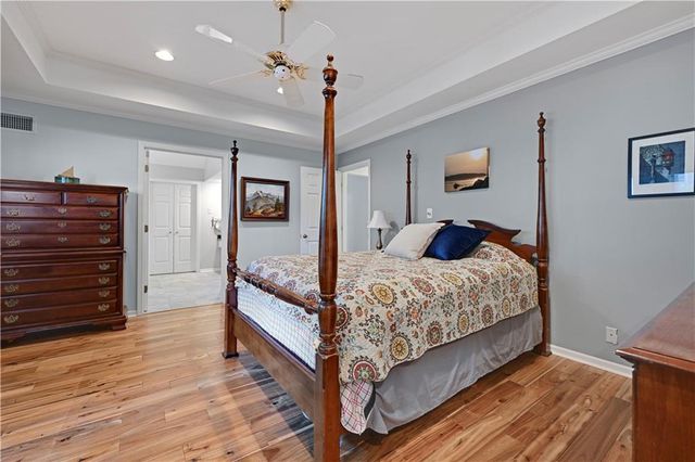 12313 Pembroke Lane, Leawood, KS 66209
