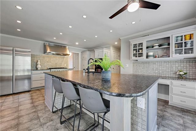 12313 Pembroke Lane, Leawood, KS 66209