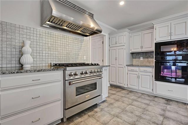 12313 Pembroke Lane, Leawood, KS 66209