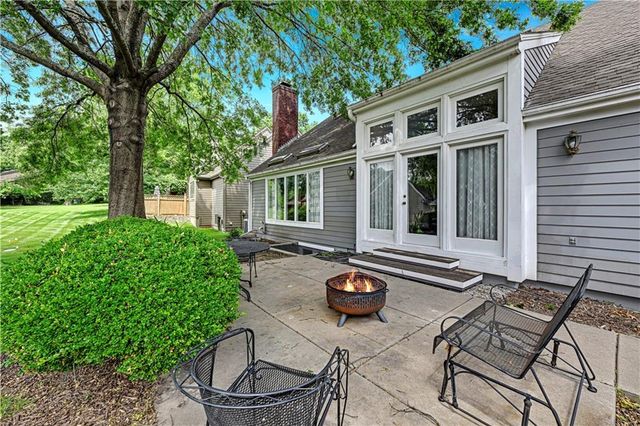 12313 Pembroke Lane, Leawood, KS 66209