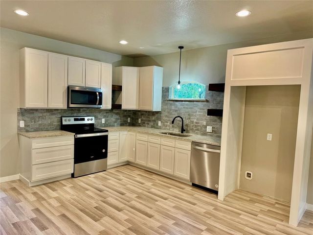 819 Arkansas River Drive, Granbury, TX 76048