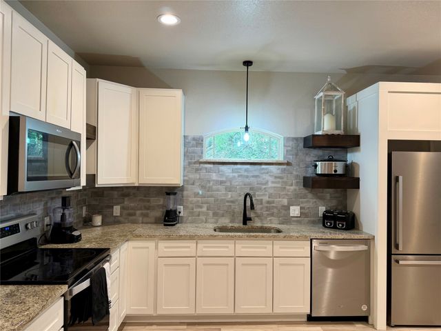 819 Arkansas River Drive, Granbury, TX 76048