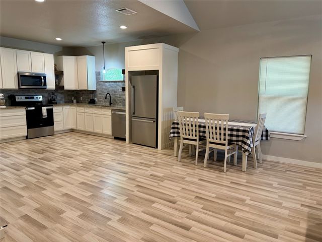 819 Arkansas River Drive, Granbury, TX 76048