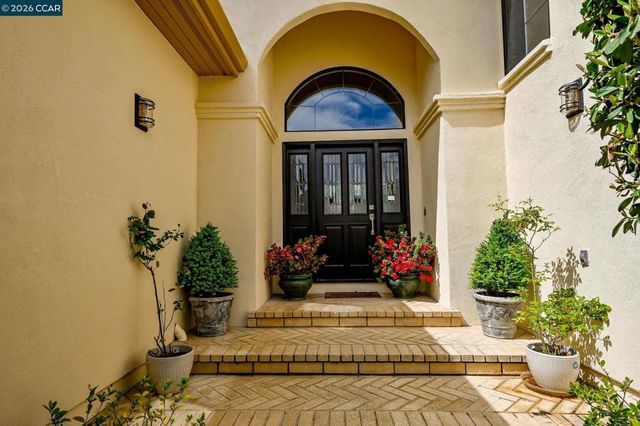 715 Blue Spruce Dr, Danville, CA 94506