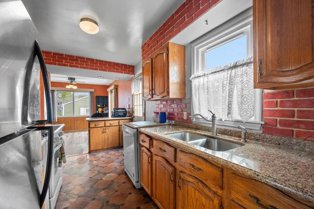 1675 Iowa Avenue E, Saint Paul, MN 55106