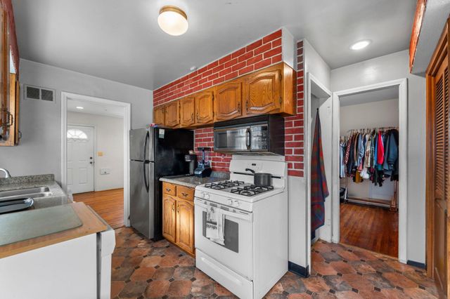 1675 Iowa Avenue E, Saint Paul, MN 55106