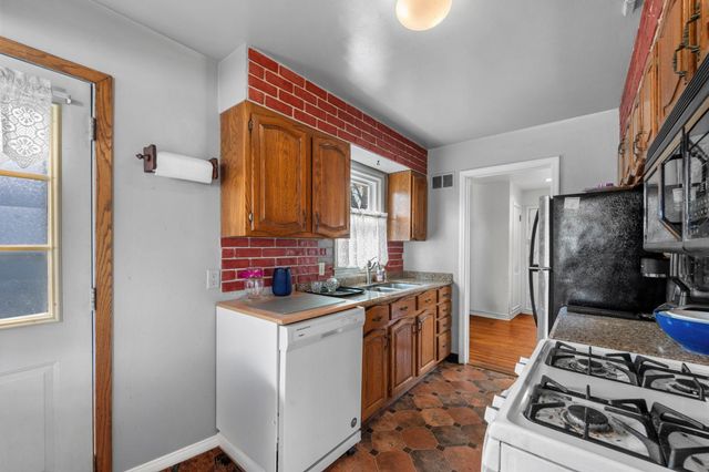 1675 Iowa Avenue E, Saint Paul, MN 55106