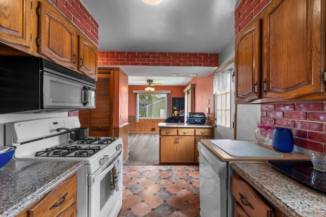 1675 Iowa Avenue E, Saint Paul, MN 55106