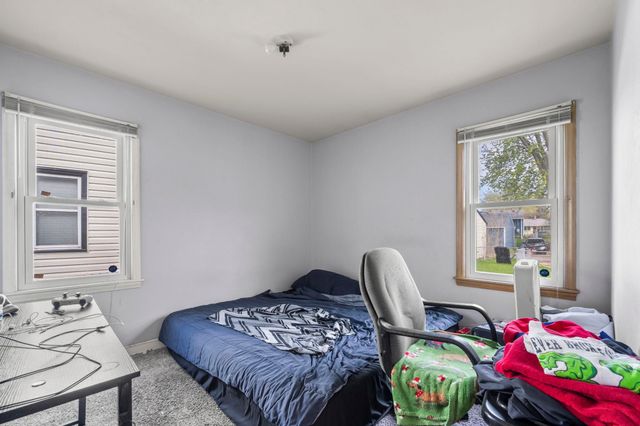 1675 Iowa Avenue E, Saint Paul, MN 55106