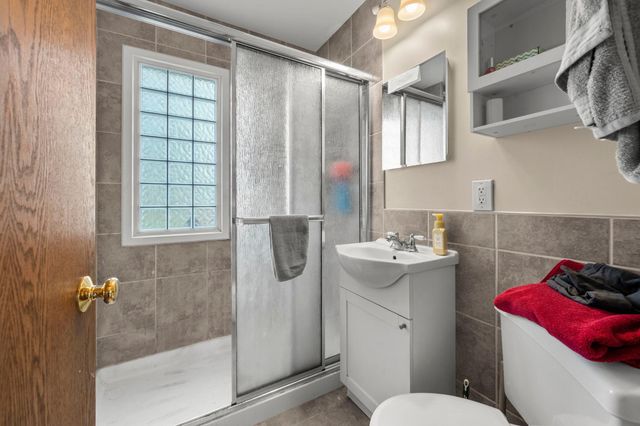 1675 Iowa Avenue E, Saint Paul, MN 55106