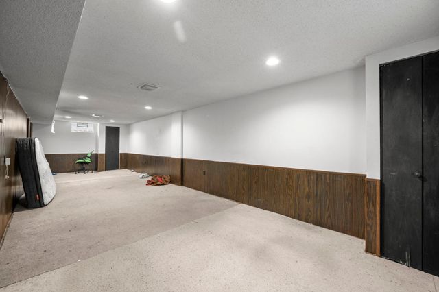 1675 Iowa Avenue E, Saint Paul, MN 55106