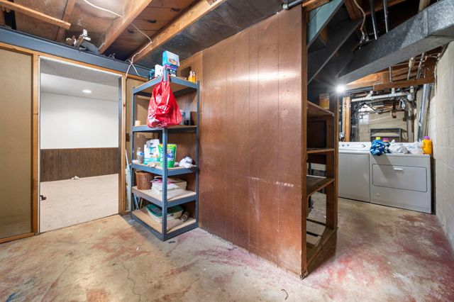 1675 Iowa Avenue E, Saint Paul, MN 55106
