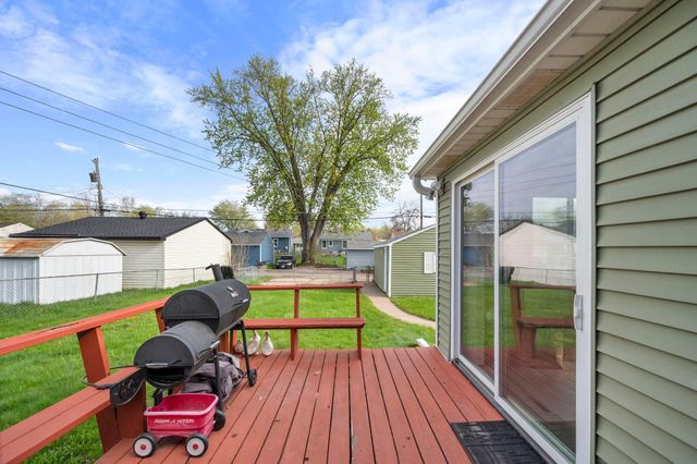 1675 Iowa Avenue E, Saint Paul, MN 55106