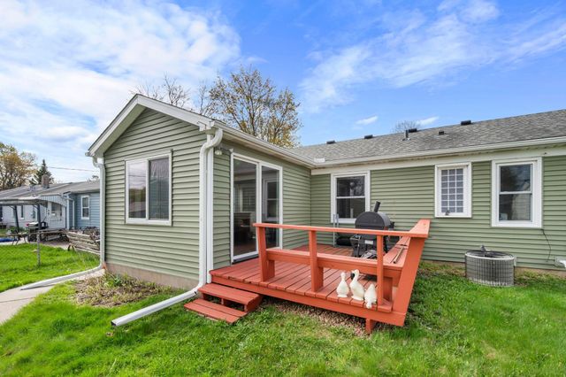 1675 Iowa Avenue E, Saint Paul, MN 55106
