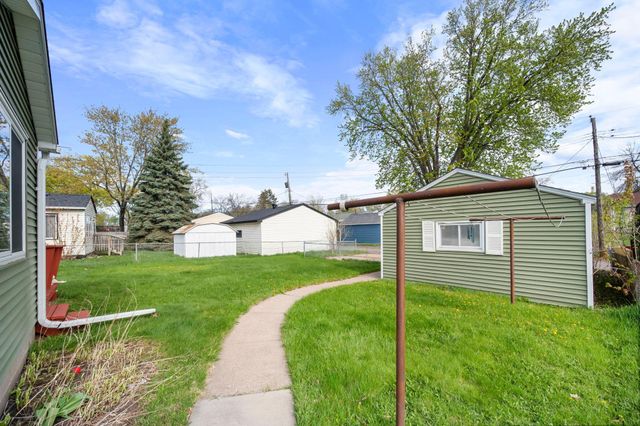 1675 Iowa Avenue E, Saint Paul, MN 55106