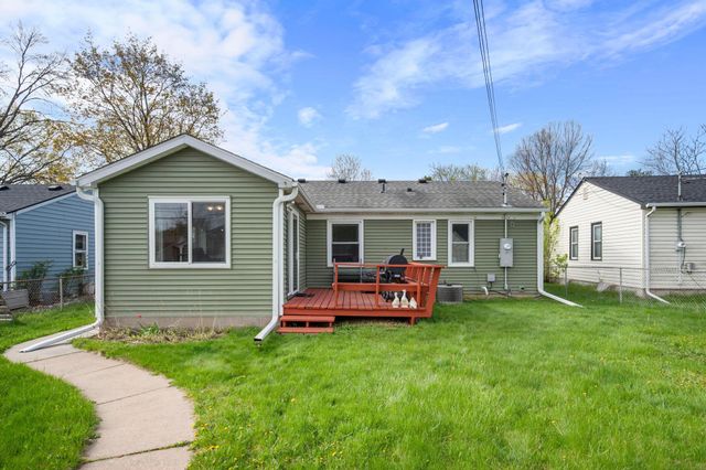 1675 Iowa Avenue E, Saint Paul, MN 55106