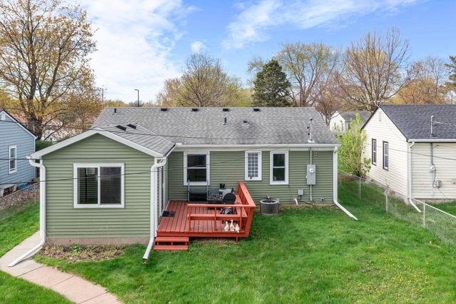 1675 Iowa Avenue E, Saint Paul, MN 55106