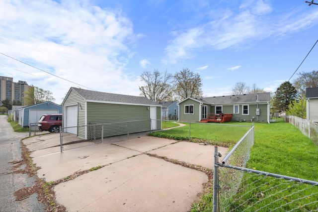 1675 Iowa Avenue E, Saint Paul, MN 55106