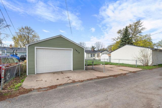1675 Iowa Avenue E, Saint Paul, MN 55106