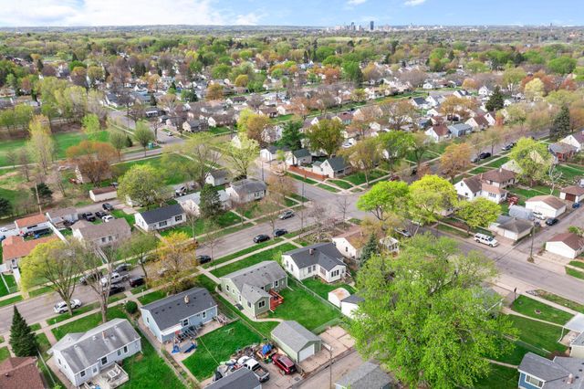 1675 Iowa Avenue E, Saint Paul, MN 55106