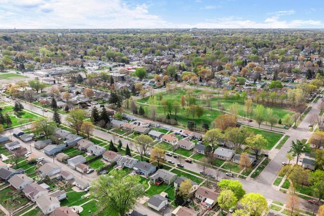 1675 Iowa Avenue E, Saint Paul, MN 55106