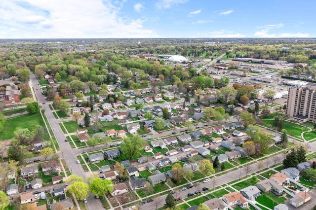 1675 Iowa Avenue E, Saint Paul, MN 55106