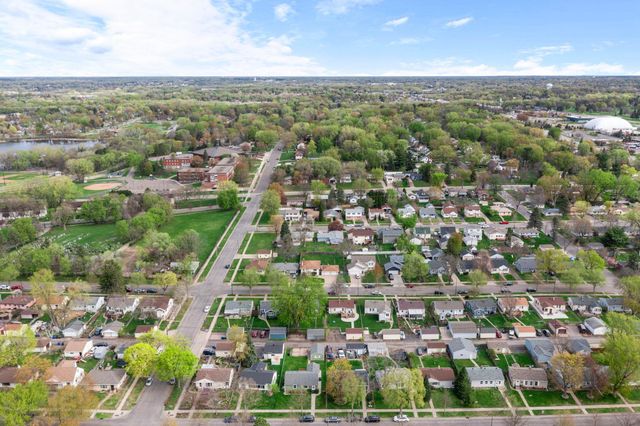 1675 Iowa Avenue E, Saint Paul, MN 55106