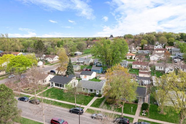 1675 Iowa Avenue E, Saint Paul, MN 55106