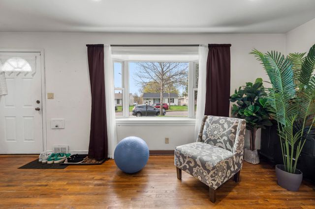 1675 Iowa Avenue E, Saint Paul, MN 55106