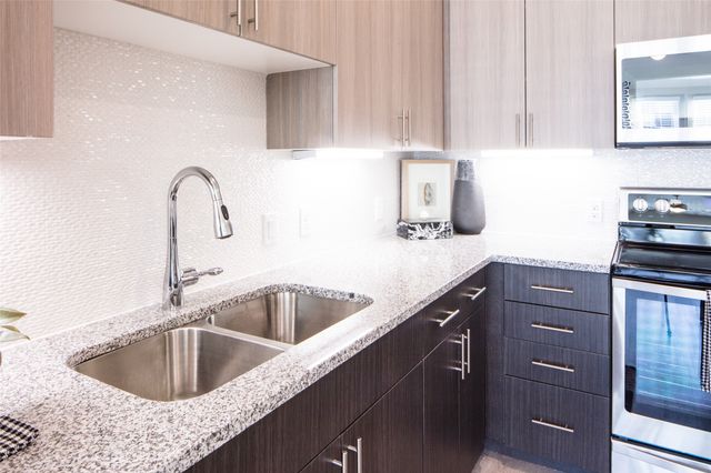 901 N Zang Boulevard 213, Dallas, TX 75208