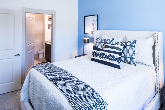 901 N Zang Boulevard 213, Dallas, TX 75208