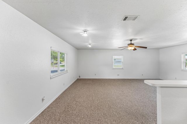 811 Nixon ST, Lockhart, TX 78644