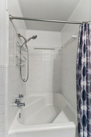 811 Nixon ST, Lockhart, TX 78644