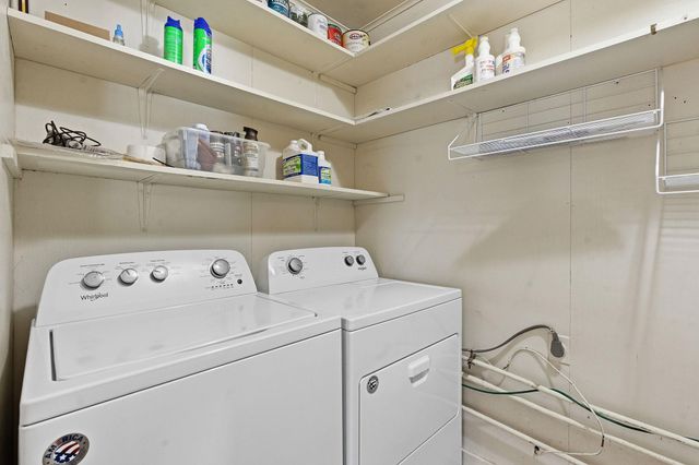 811 Nixon ST, Lockhart, TX 78644