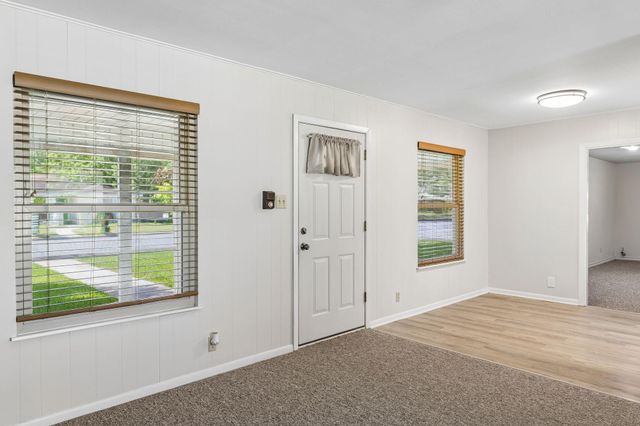 811 Nixon ST, Lockhart, TX 78644