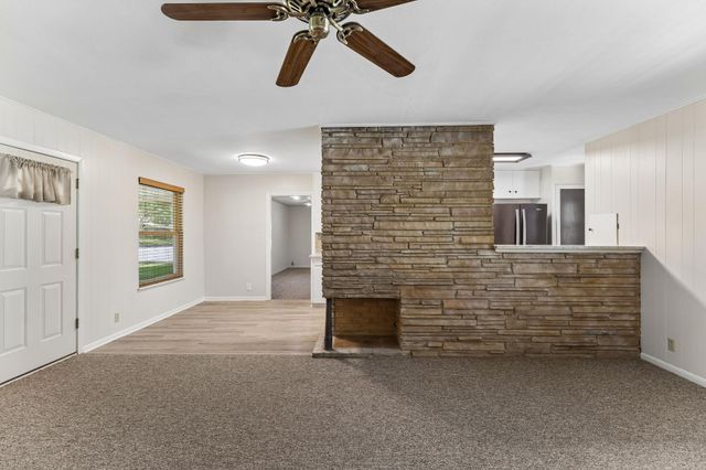 811 Nixon ST, Lockhart, TX 78644