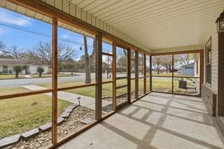 811 Nixon ST, Lockhart, TX 78644