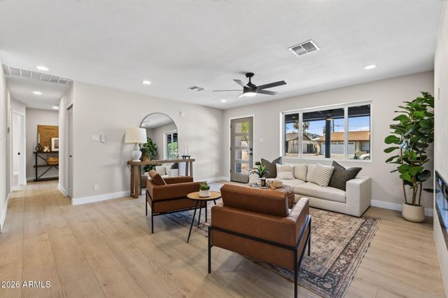 6807 E PORTLAND Street, Scottsdale, AZ 85257