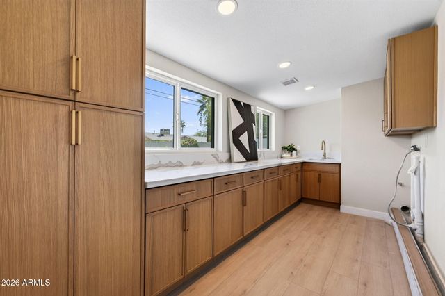 6807 E PORTLAND Street, Scottsdale, AZ 85257